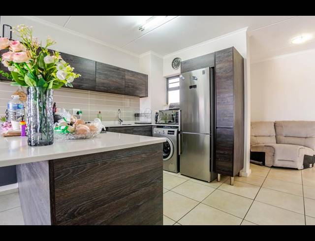 3 BEDROOM APARTMENT FOR SALE IN OAKDENE